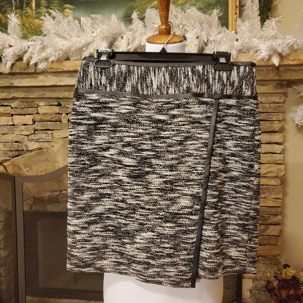 🆕White House | Black Market  Wrapped  Mini Skirt